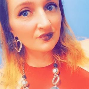 Meet your Posher, Hayley